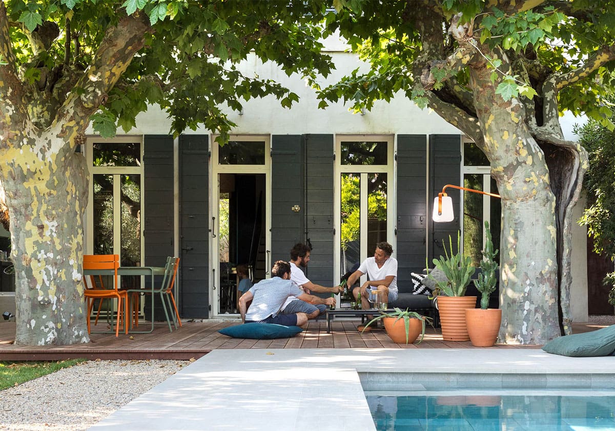 Charmantes assises: D&eacute;couvrez les chaises de style Fermob pour dynamiser votre jardin