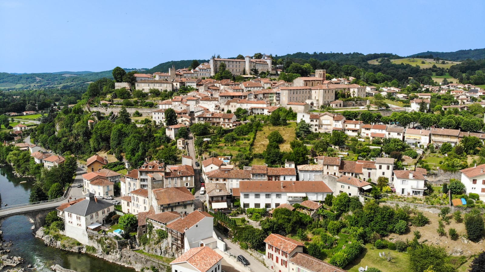 Ch&acirc;teau de la Br&ucirc;lerie: Tr&eacute;sor cach&eacute; et patrimoine historique