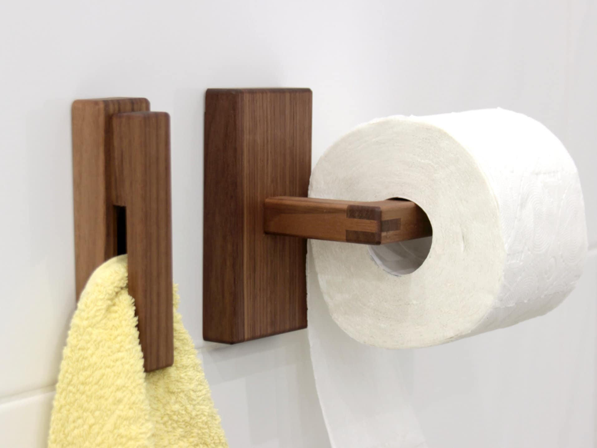 DIY Charmant: Comment fabriquer un porte-papier toilette en bois pour votre salle de bain