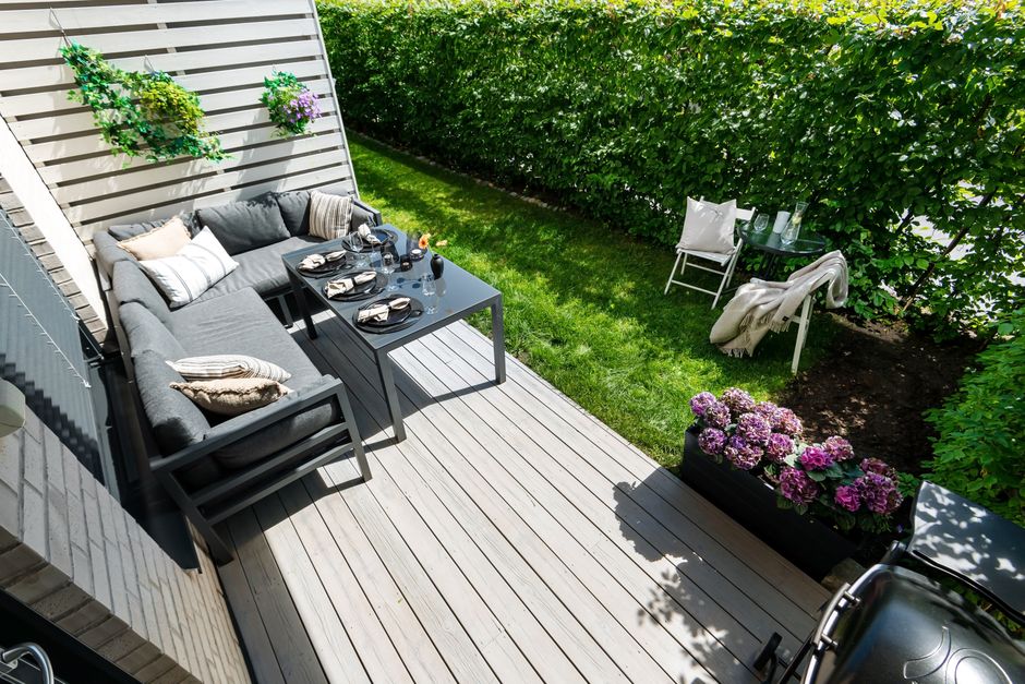 Comment installer un caniveau de terrasse provenant de Brico Dépôt ?